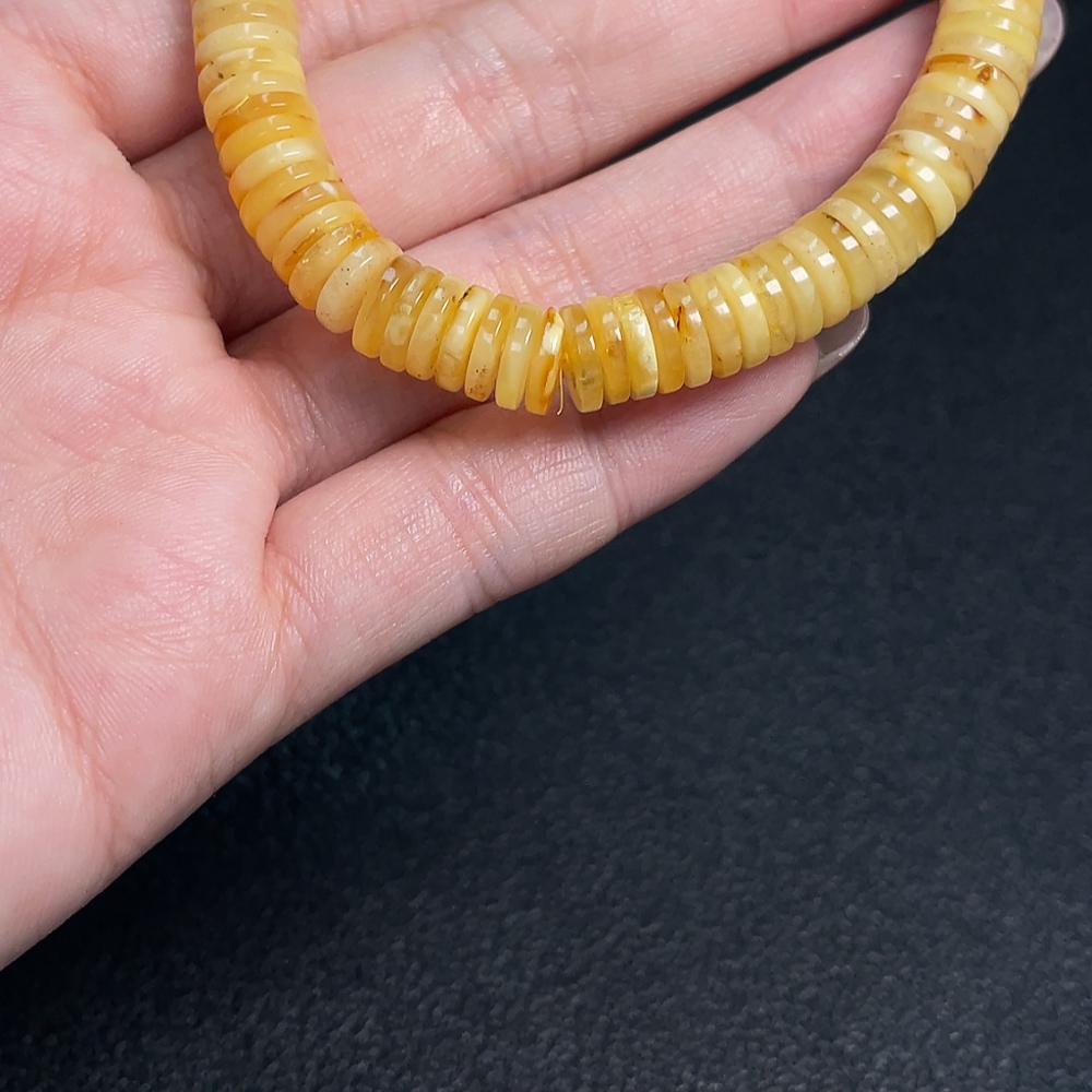 C32744792 Amber Beeswax Bracelet Total Weight About 8.91g Size About 8.1mm