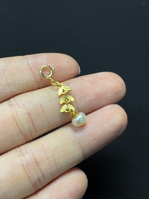 C46536078 珍珠挂件 非金 货品总重约0.53g 卡5.1mm左右