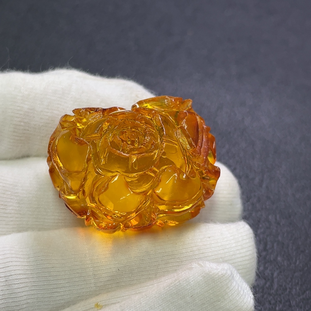 C30510271 Amber Beeswax Pendant with Colorless Coating, Total Weight Approx. 10.71g