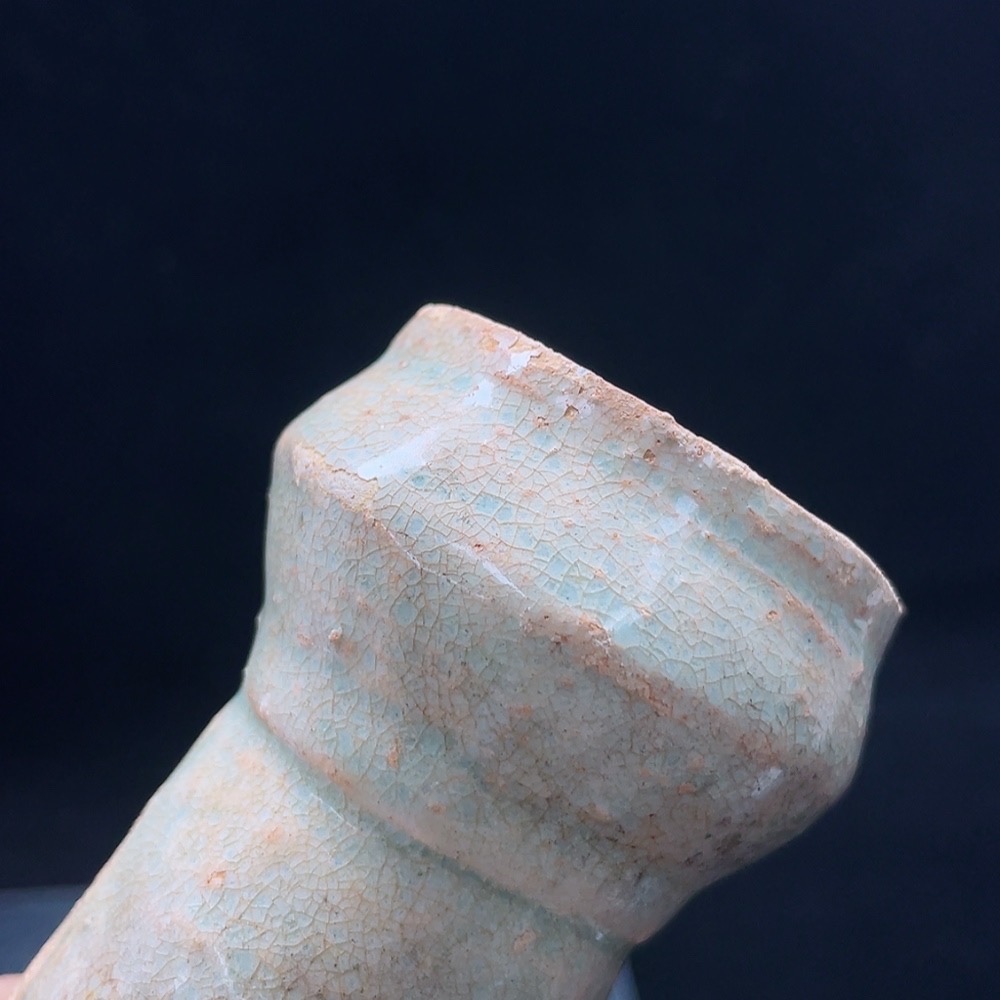 W32717977 Porcelain, Intact, Yingqing Glazed Garlic-Head Bottle (subject to the actual item)