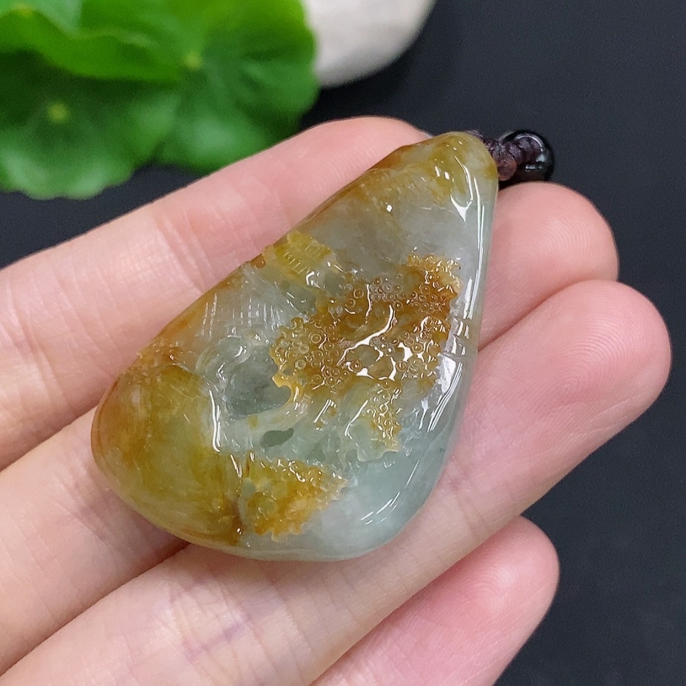 F32757857 Jadeitelandscape pendant, total weight approx. 23.3g (including rope weight), color origin undetermined