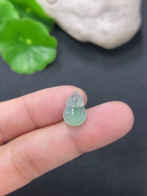 F46551426 翡翠镶嵌件葫芦 货品总约重0.55g