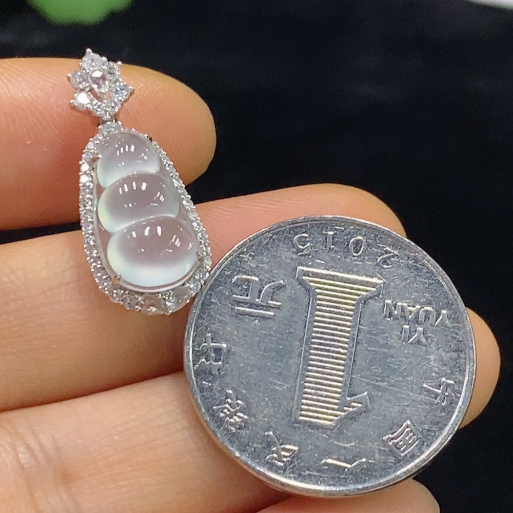 F34974227 Jadeite Auspicious Bean Pendant Set in 18k Gold with Diamond Accents, Total Weight Approximately 2.3g