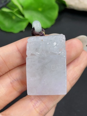 F42969999 翡翠挂件含绳货品总重约29.32g