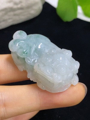 F46565527 翡翠貔貅挂件 货品总重约26.34克