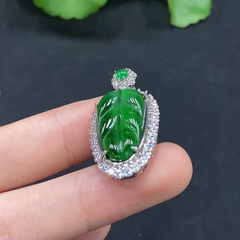 F30471470 Jadeite Leaf Inlaid Pendant Non-Gold Inlaid Total Weight Approximately 5.65g