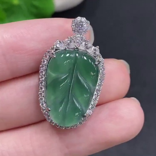 F33940944 Jadeite Leaf Pendant Non-Gold Inlaid Total Weight Approx. 4.7g