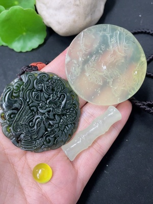 H41919121 岫玉（蛇纹石玉）挂件   蛋面   货品总重约（含绳）64.6g