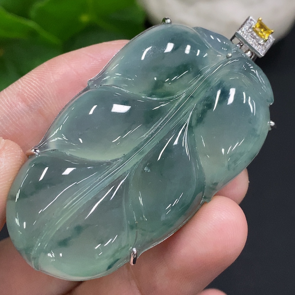 F34069778 Jadeite Leaf Inlay Pendant