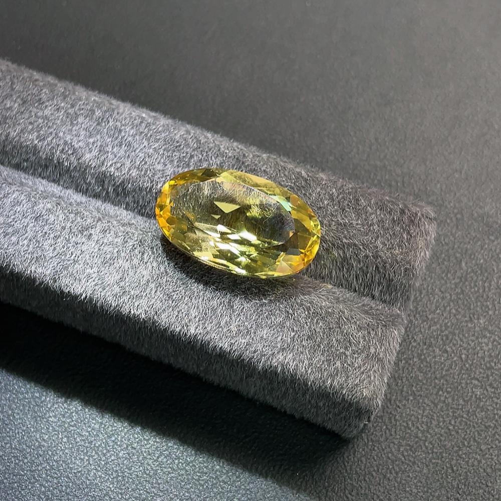 C22535912 Crystal Rough Stone Total Weight Approx. 21.94 Carats