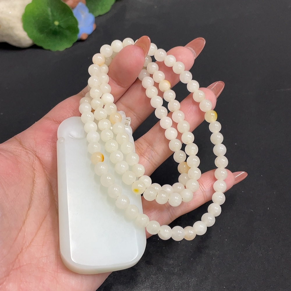 H34054782 Hetian Jade Pendant Antique-style Plaque Undetermined Skin Color Formation Total Weight Approx. [Including Chain] 125.1g