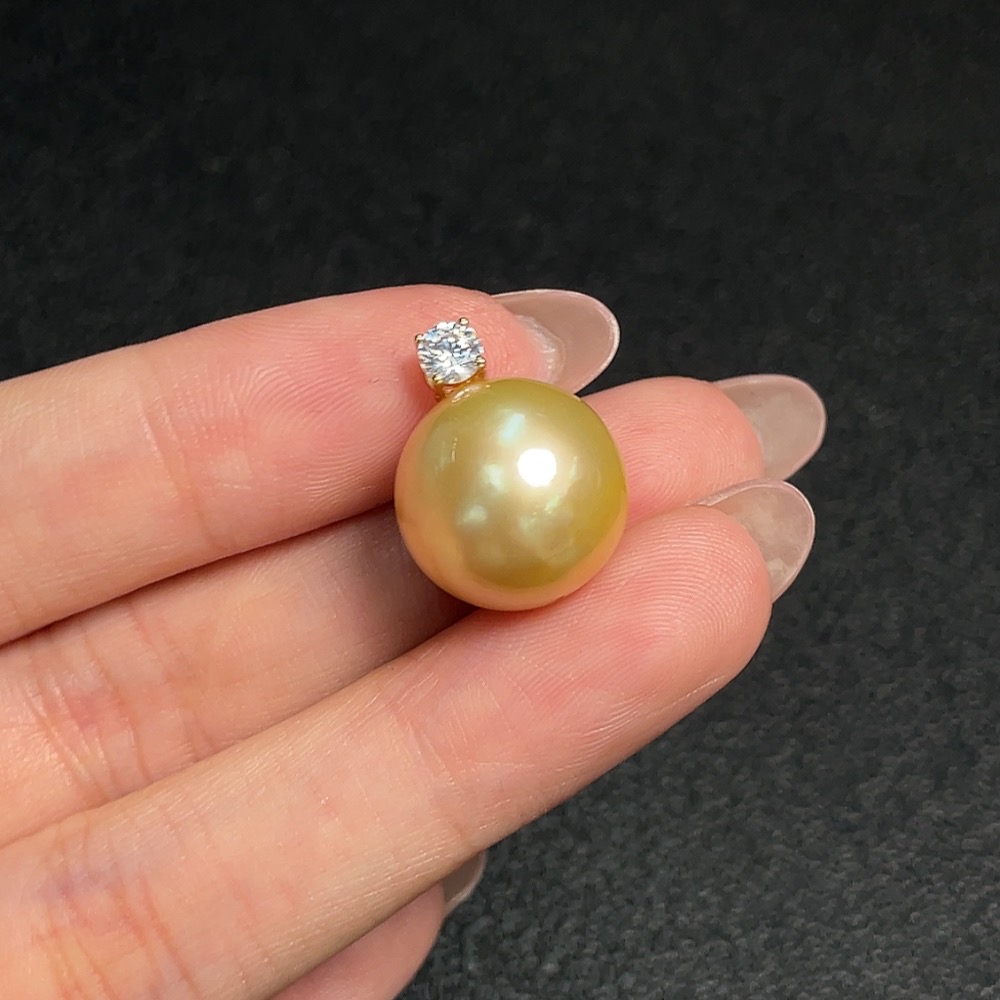 C32712585 Seawater Pearl Pendant 18K Gold Non-Diamond Color Origin Undetermined Total Weight Approx. 4.76g Size Approx. 14.4mm