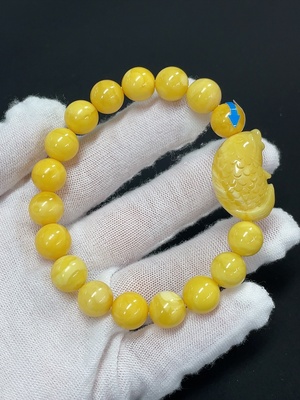 C46539723 琥珀蜜蜡手串  货品总重约12.54克 卡9.7-16.5mm左右 局部可见修补