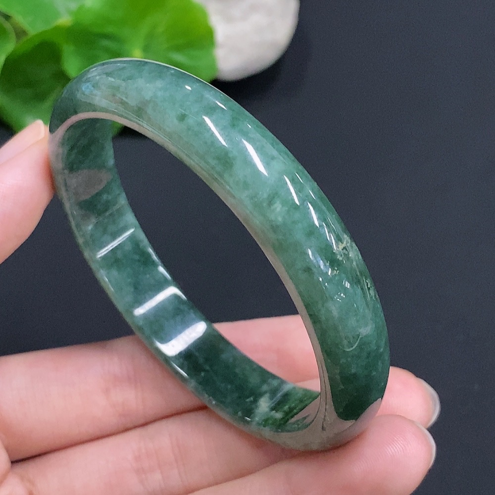F30542980 Jadeite Round Bangle (Total Weight: Approx. 39.8g, Inner Diameter: 58)