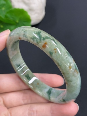 F42968042 翡翠正圈手镯 货品总重量约57克 圈口59