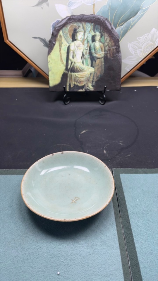 W33937329 Porcelain, Perfect Condition, Mid-Qing Dynasty Pea-Green Glazed Plate, Size as per Actual Item