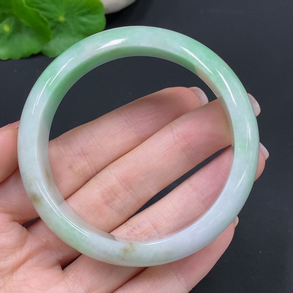 F26015955 Jadeite Round Bangle