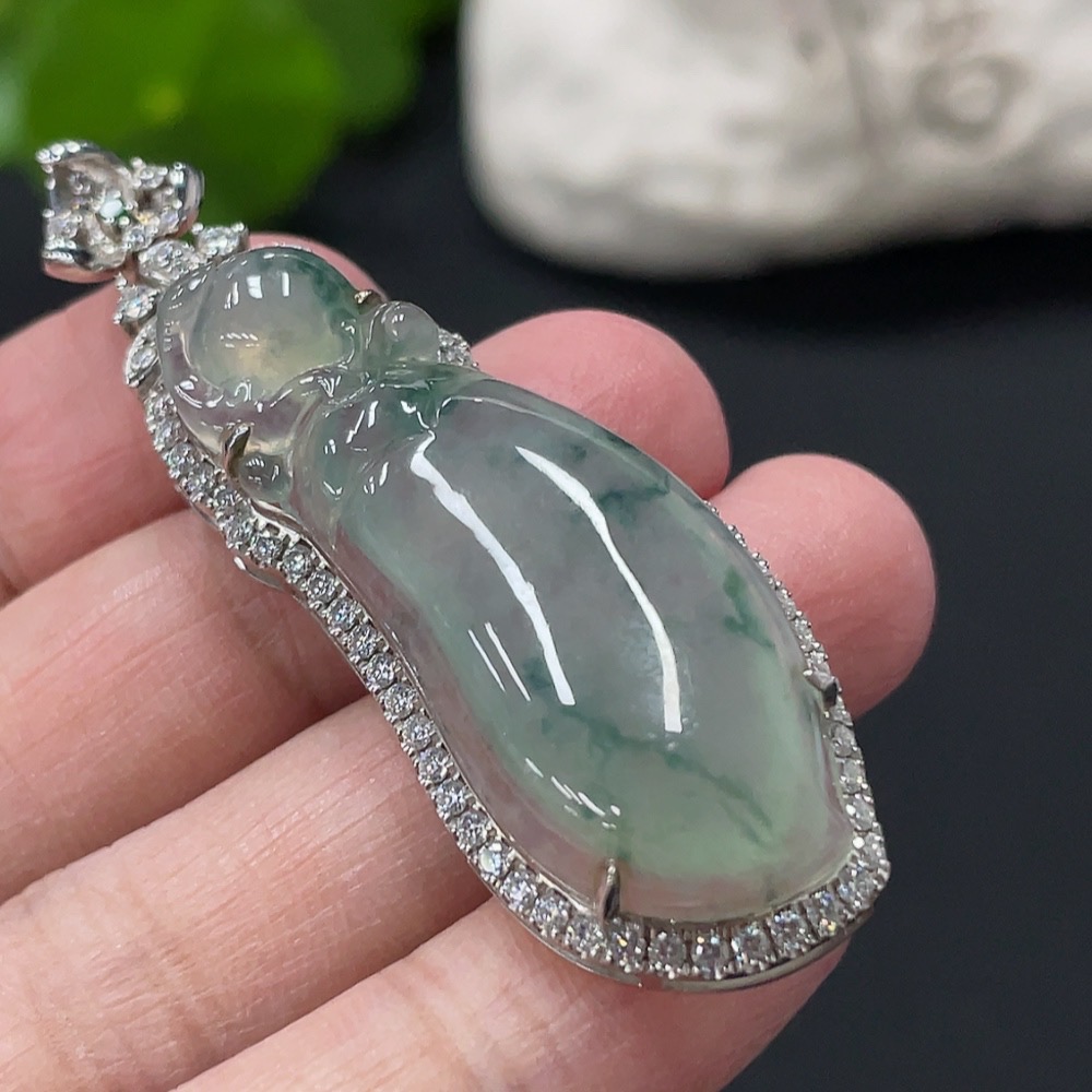 F31670306 Jadeite Auspicious Gourd Pendant with 18k Gold Setting, Non-Diamond, Total Weight Approx. 9.2g