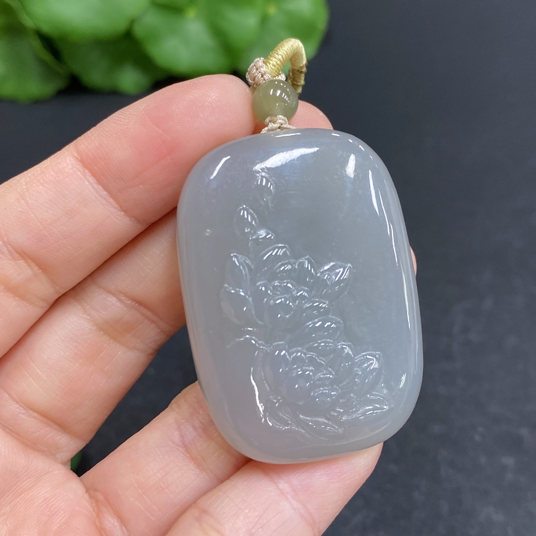 H33903998 Hetian Jade Pendant  Flourishing Flowers Symbolizing Wealth and Prosperity