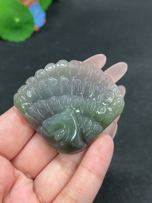 H41946727 和田玉挂件 孔雀 货品总重约40.6g