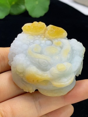 F34074959 Jadeite Rough Three-Legged Golden Toad Pendant Total Weight Approx. 129.01g