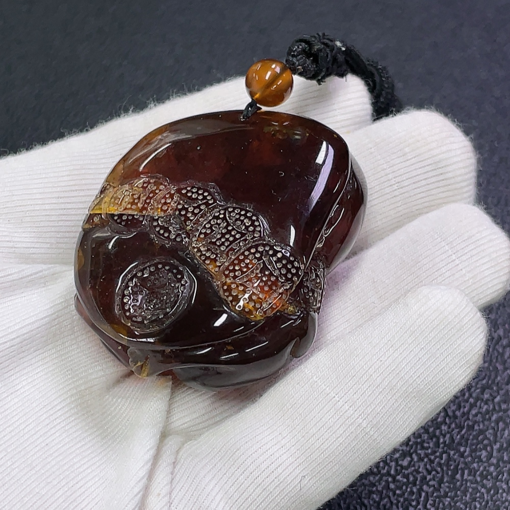 C30473941 Amber honey wax pendant, total weight about 23.66g including rope