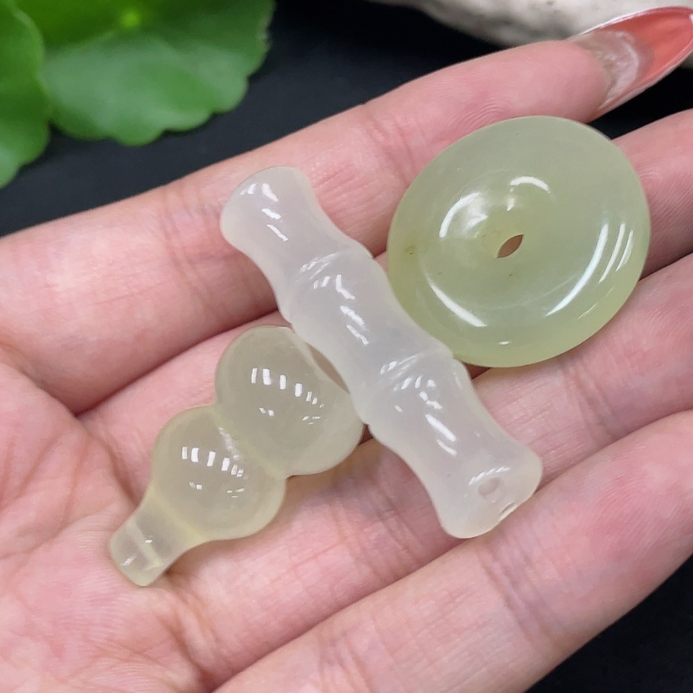 H34061920 Xiuyu (serpentine jade)