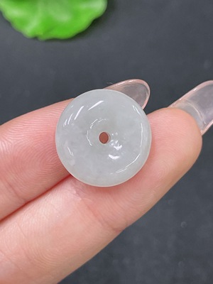 F34064356 Jadeite Peace Knot Pendant with a total weight of approximately 3 grams