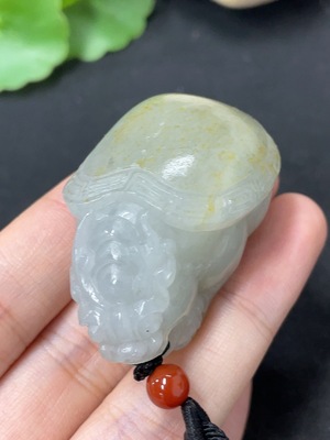 H46576191 和田玉挂件  龙龟 皮色成因未定    货品总重约（含绳）48.4g