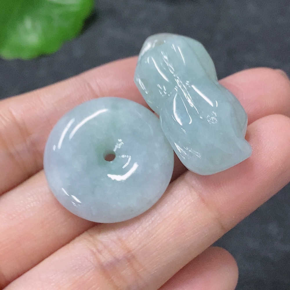 F34976580 Jadeite Pendant Sell as a Lot