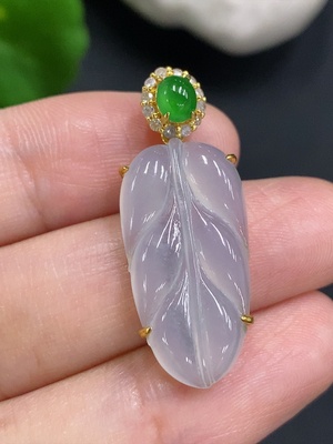 F30528796 Jadeite Leaf Inlaid Pendant 18K Gold Total Weight Approx. 3.6g