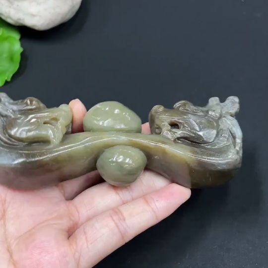 H29388959 Khotan Jade Ornament - Dragon Hook