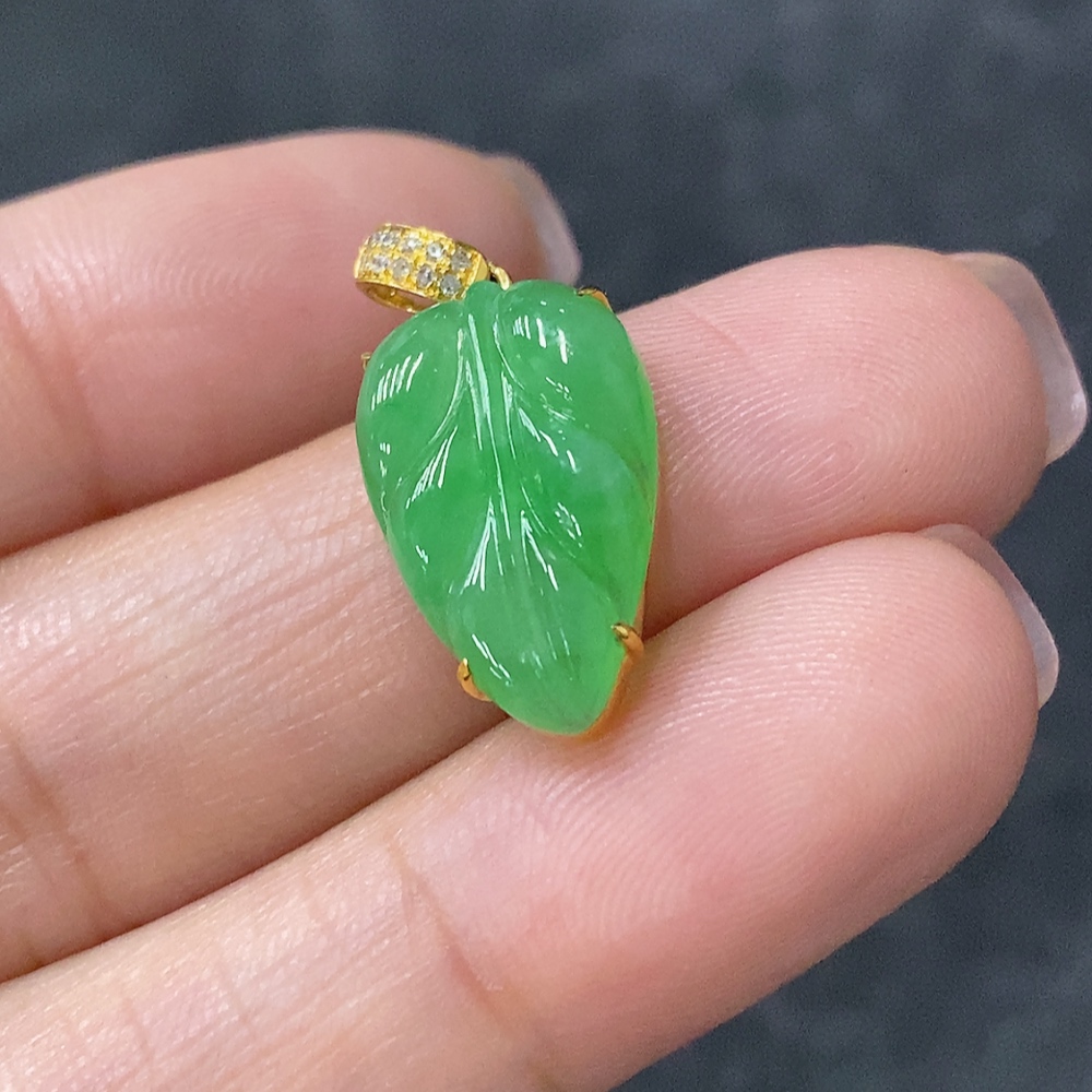 F34030649 Jadeite Leaf Pendant with 18K Gold and Diamond Accents, Total Weight Approx. 1.69g