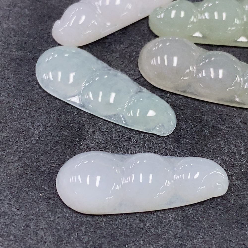 F34044051 Jadeite Pendants Sell as a Lot