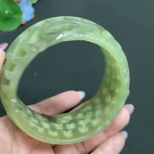 H33862807 Hetian Jade Carved Flower Bracelet (Circumference 68, Total Weight Approx. 105.7g)