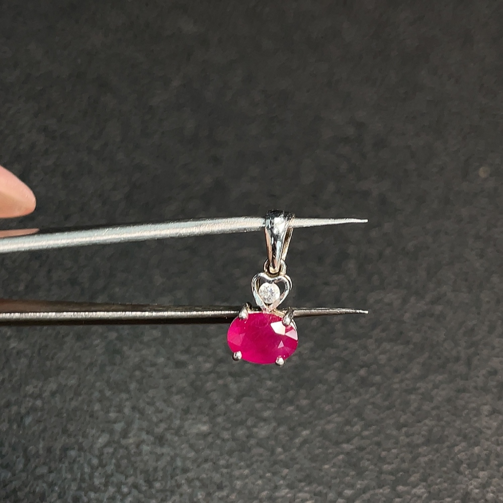C33889803 Ruby Pendant Non-Gold Total Weight Approx. 0.76g