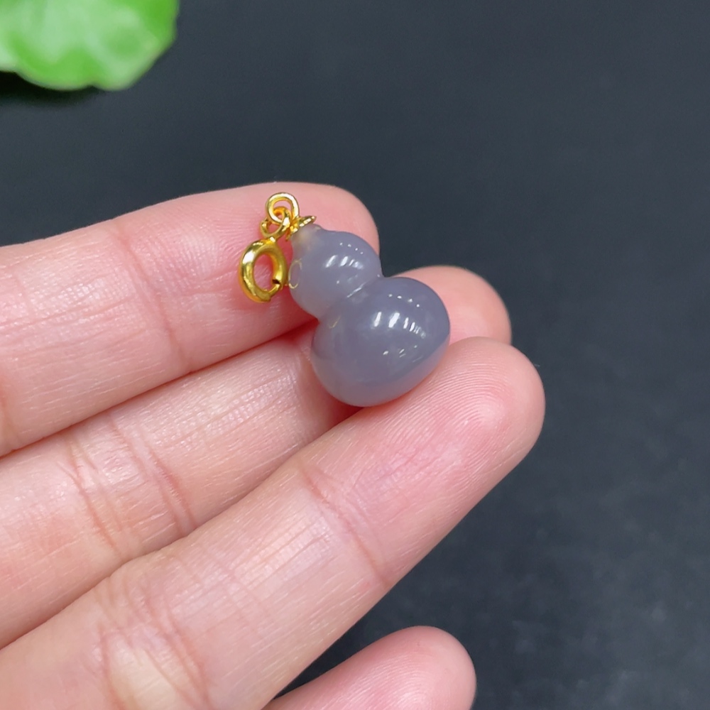 H34053028 Hetian Jade Pendant  Gourd  Non-Gold Inlaid  Total Weight About 2.8g