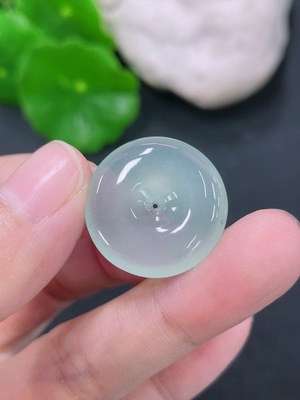 F46551517 翡翠挂件平安扣 货品总约重3.4g