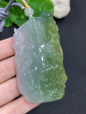 F46552700 翡翠度母挂件 货品含绳总重约73.5克