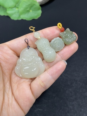 H46561092 和田玉挂件    非金   货品总重约19g   配珠非和田玉