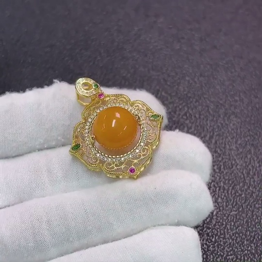 C34038645 Amber Beeswax Pendant Non-Gold Total Weight Approx. 4.83g Size About 12.7mm