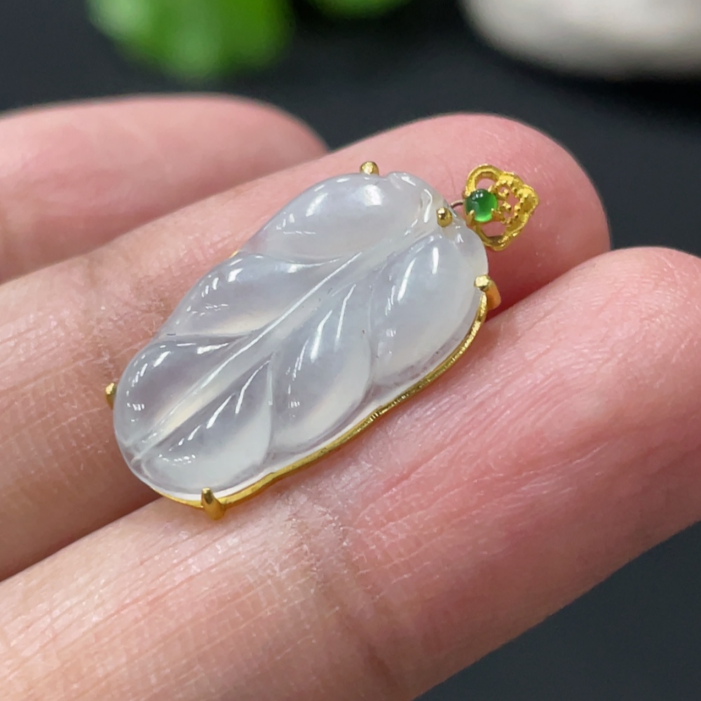 F33909665 Jadeite Leaf Inlaid Pendant 18K Gold Setting Total Weight Approx. 1.29g