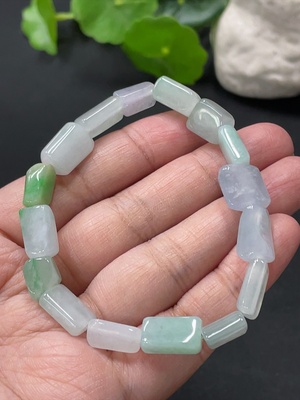 F36317924 翡翠碎碎平安手串  货品总重约19.68g