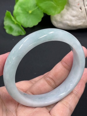 F42953286 翡翠正圈手镯 圈口55.5mm 货品总约重54.98g