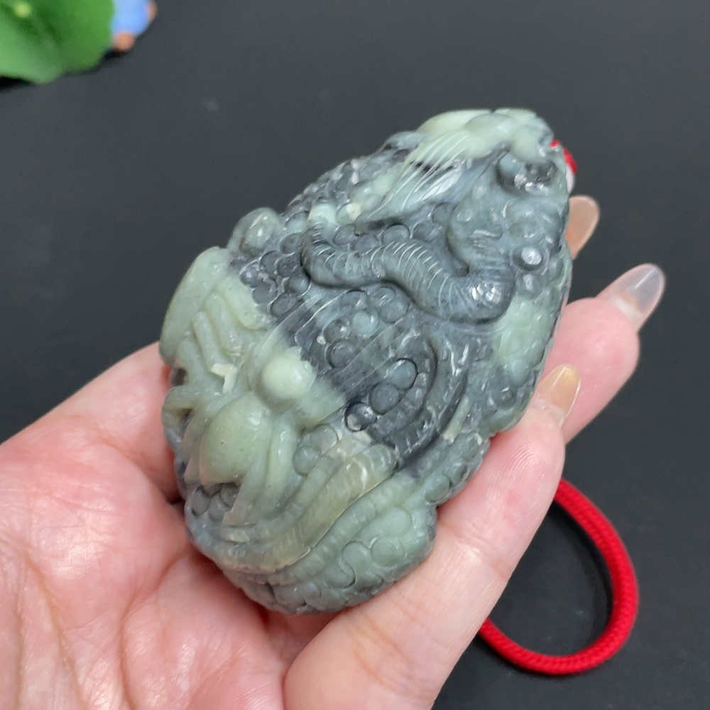 H32766911 Hetian Jade Handheld Ornament - Three-Legged Golden Toad