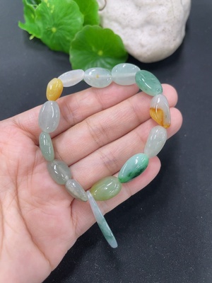 F46552088 翡翠手串    货品总重约17.3g 颜色成因未定