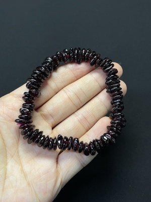 C46535496 石榴石手串 货品总重约30.1g 卡10.2mm左右