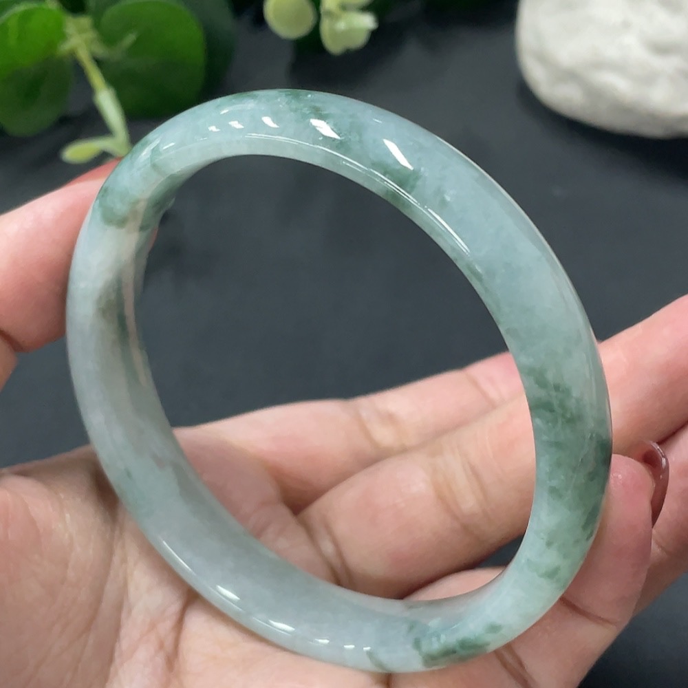 F13445348 Jadeite Regular Bangle 59.5 Loop Size