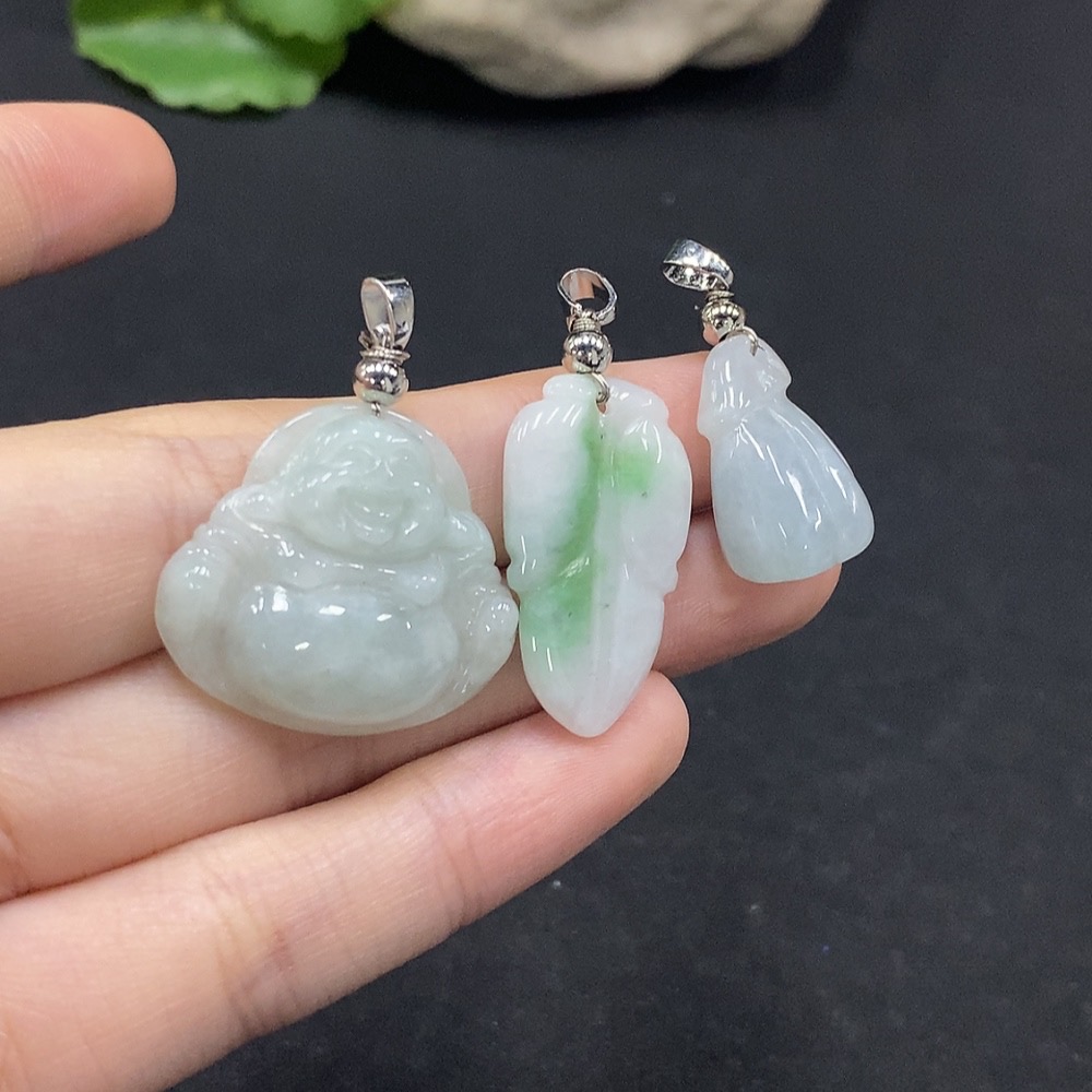 F33896090 Jadeite Pendant Non-Gold Inlaid