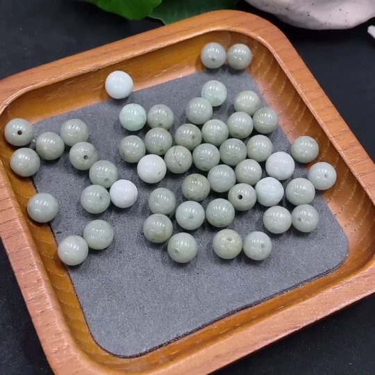 F35128335 Jadeite Beads Sell as a Lot Quantity 30+ Total Weight 39g